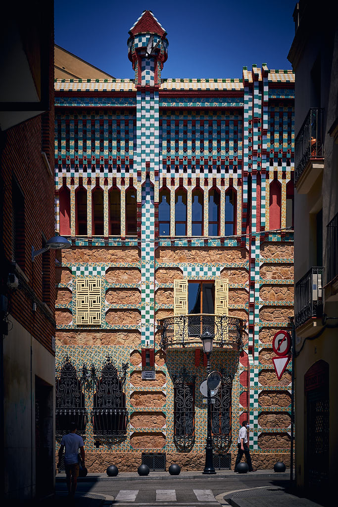 La Casa Vicens, primer projecte d'Antoni Gaudí a Barcelona, en el barri de Gràcia.