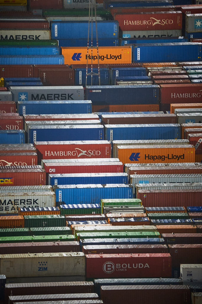 Acumulació de contenidors al Port de Barcelona després de la crisi de subministraments ocasionada per la inactivitat de la pandèmia .