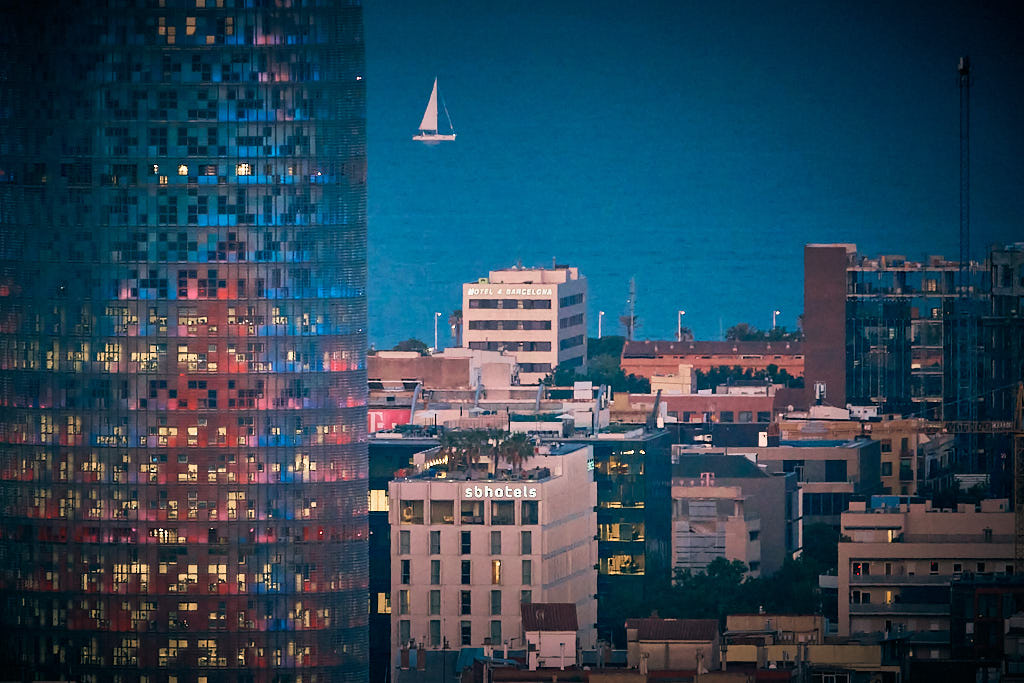 Detall de la Torre Glòries, en el barri del Poblenou de Barcelona.
