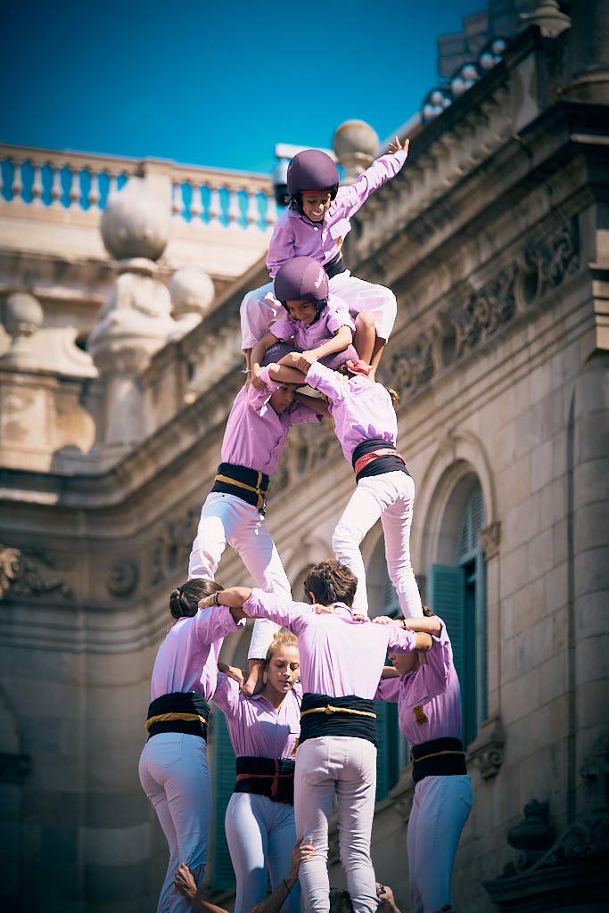 Actuació dels Minyons de Terrassa en la Diada Castellera de la Mercè 2022. Plaça de Sant Jaume, Barcelona.