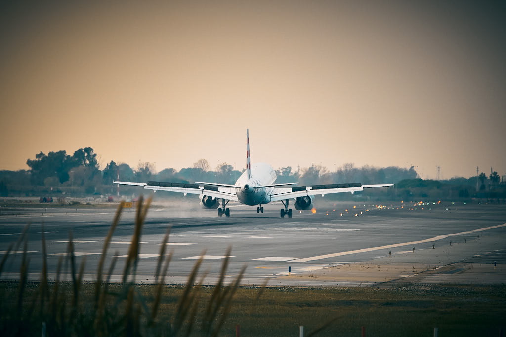 Un avió de Brussels Airlines aterra en l'Aeroport de Barcelona.