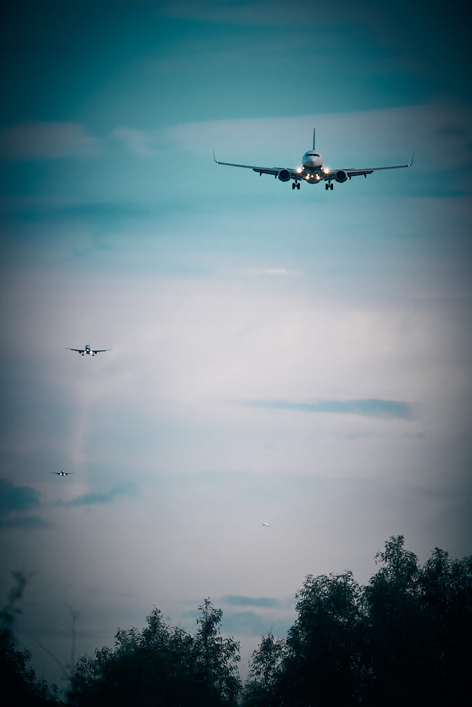 Avions a punt d'aterrar en l'Aeroport de Barcelona.
