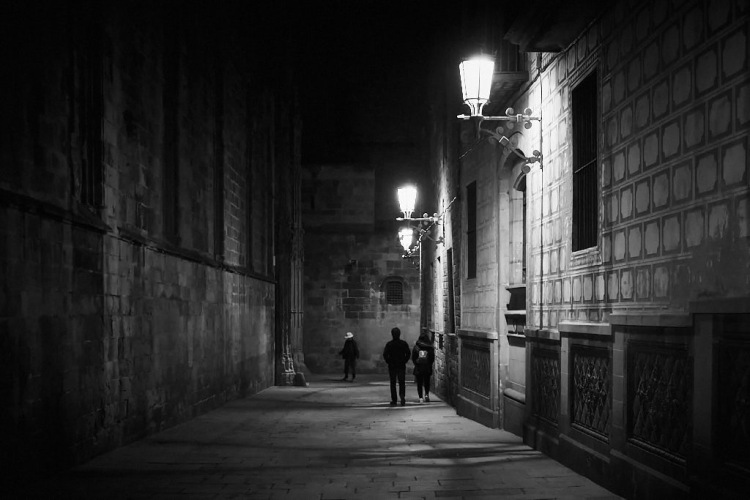 Night steps around Barcelona Cathedral